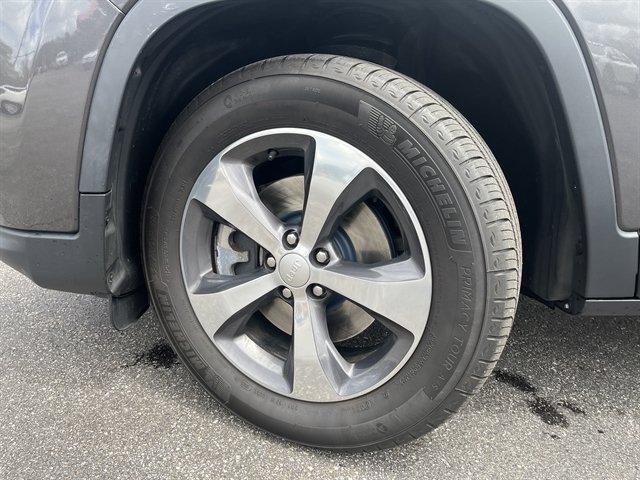 Used 2020 Jeep Cherokee Limited AWD/4WD image 14