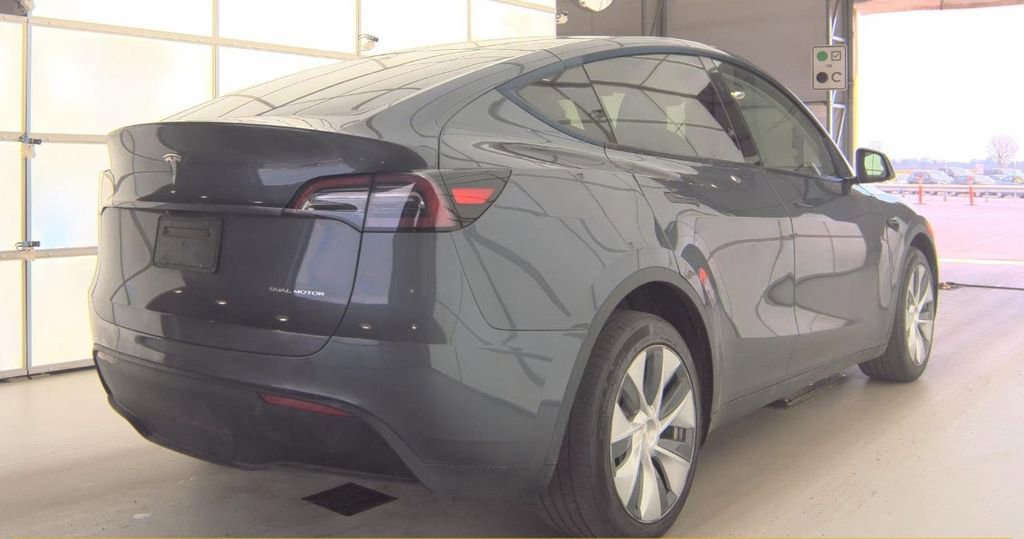 Used 2023 Tesla Model Y Long Range image 2