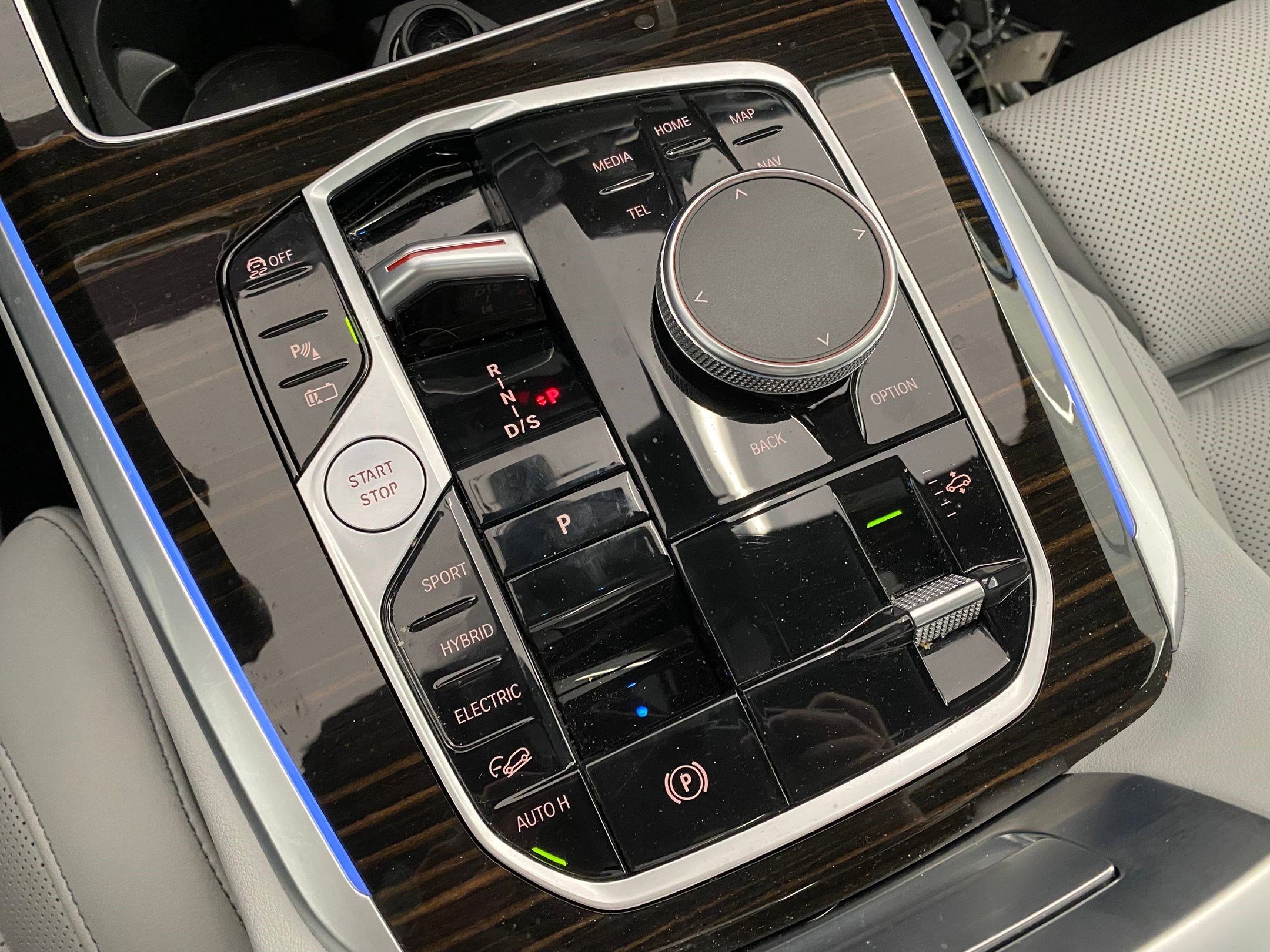 Used 2025 BMW X5 xDrive50e w/ Premium Package image 18