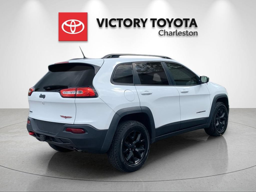 Used 2015 Jeep Cherokee Trailhawk w/ Leather Interior Group AWD/4WD image 7