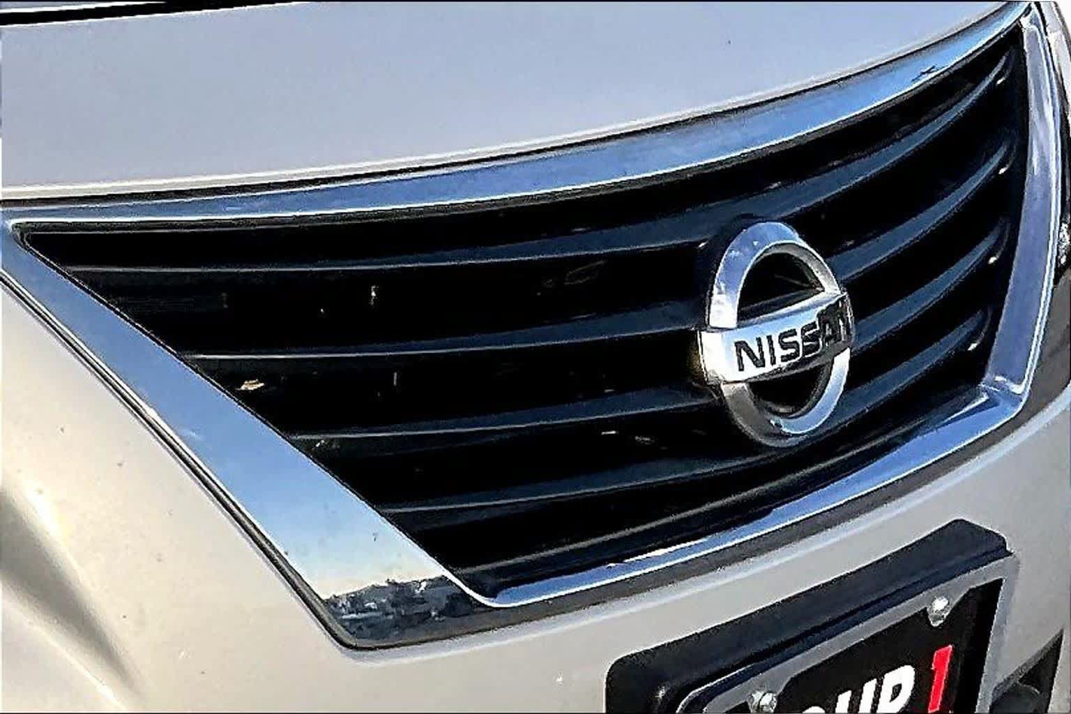 Used 2012 Nissan Versa FWD image 24