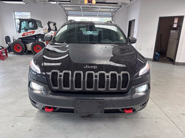 Used 2017 Jeep Cherokee Trailhawk w/ Cold Weather Group AWD/4WD image 2