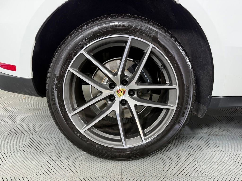Certified 2026 Porsche Macan Turbo image 13