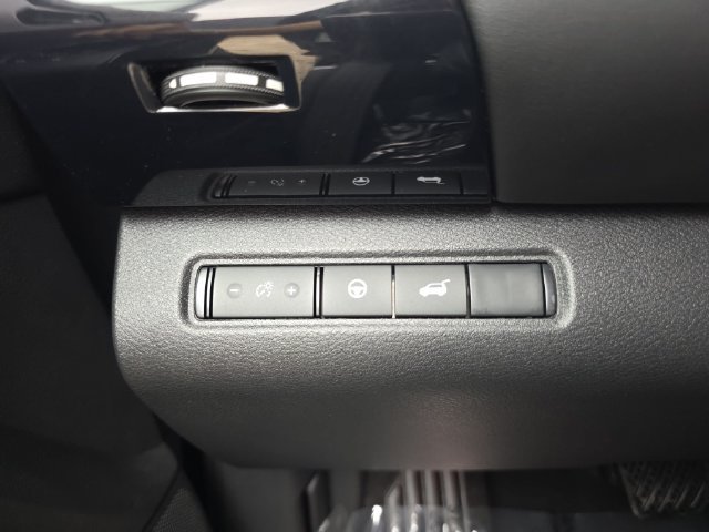 New 2026 Nissan Pathfinder SV w/ SV Premium Package FWD image 30