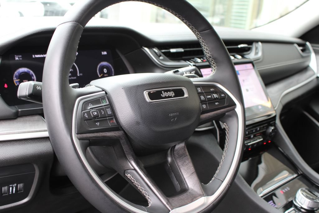 Used 2023 Jeep Grand Cherokee L Limited w/ Luxury Tech Group II AWD/4WD image 15
