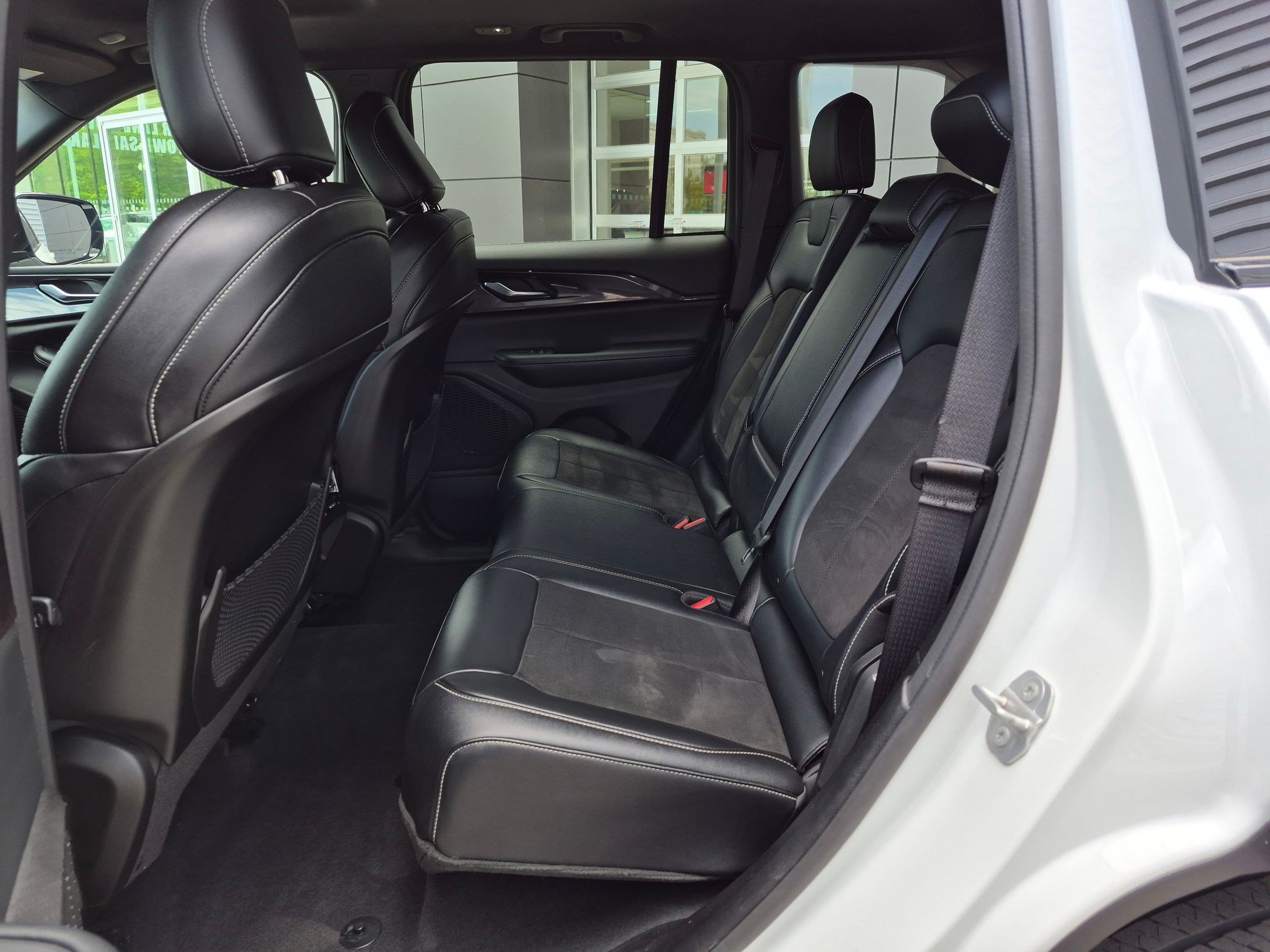 Used 2023 Jeep Grand Cherokee Altitude AWD/4WD image 26
