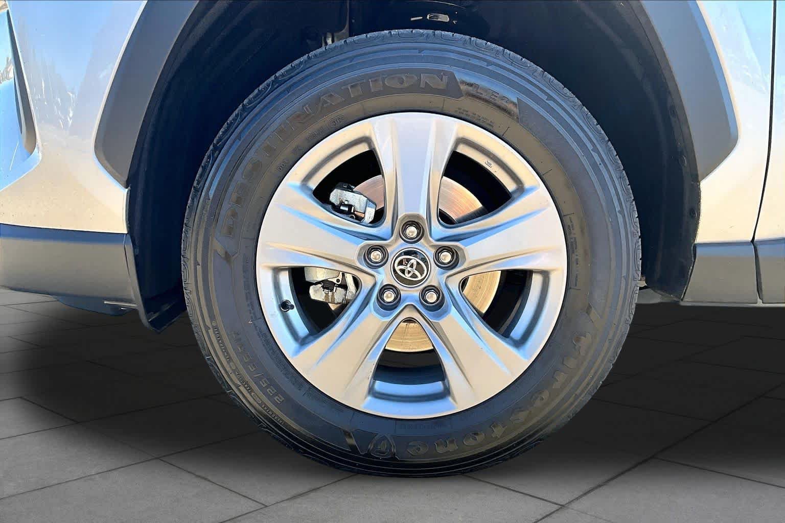Used 2022 Toyota RAV4 XLE AWD/4WD image 10