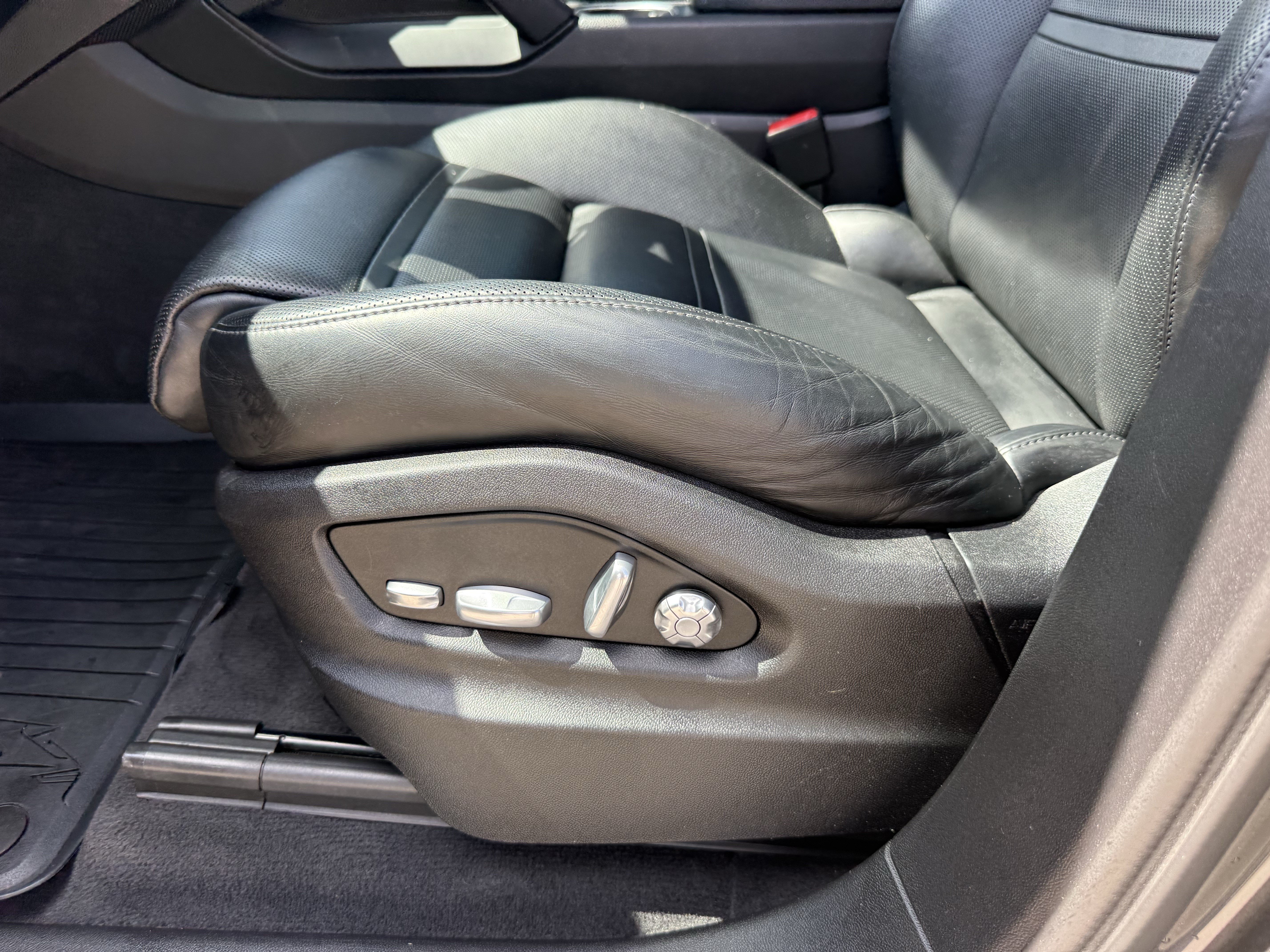 Used 2020 Porsche Cayenne AWD/4WD image 28