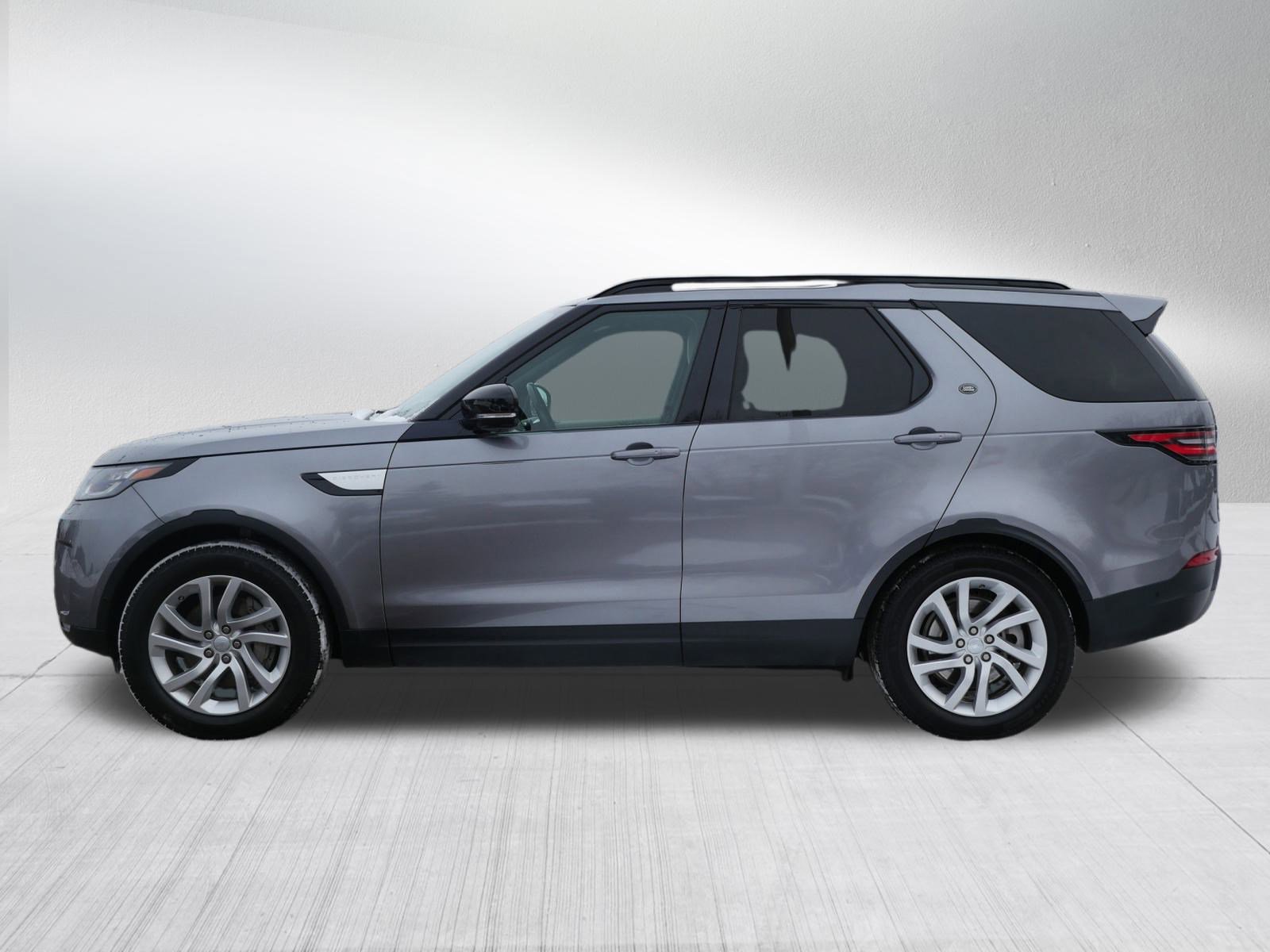 Used 2020 Land Rover Discovery HSE image 2