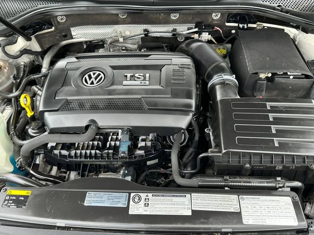 Used 2015 Volkswagen Golf R 4-Door AWD/4WD image 20