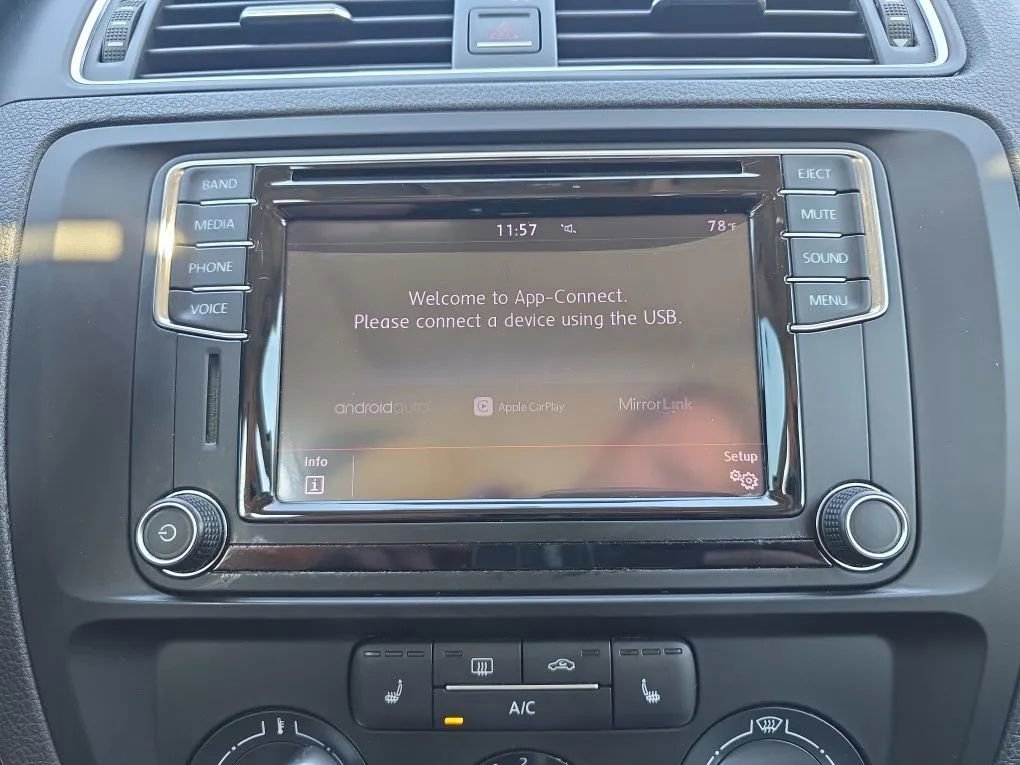 Used 2017 Volkswagen Jetta SE image 30