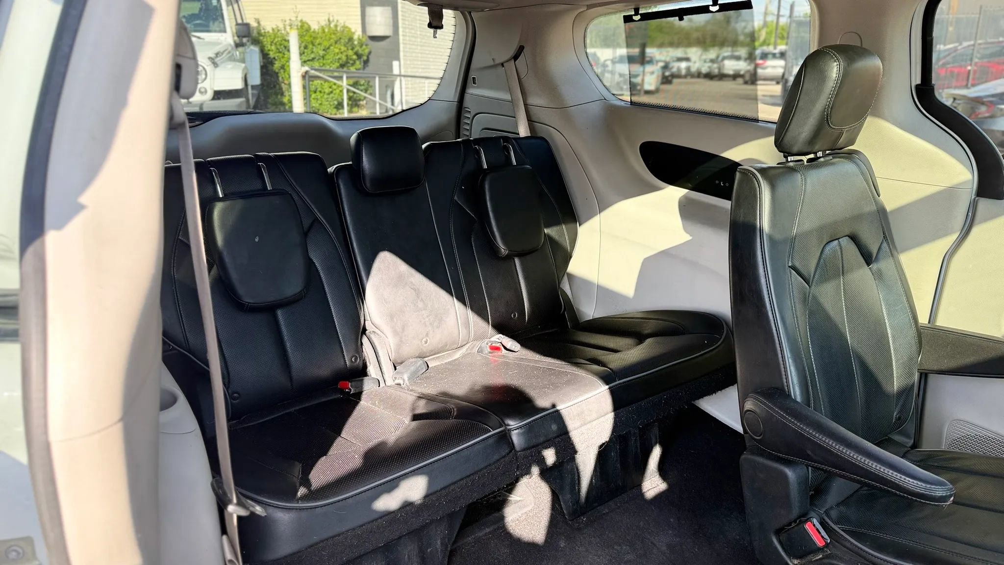 Used 2018 Chrysler Pacifica Limited image 14
