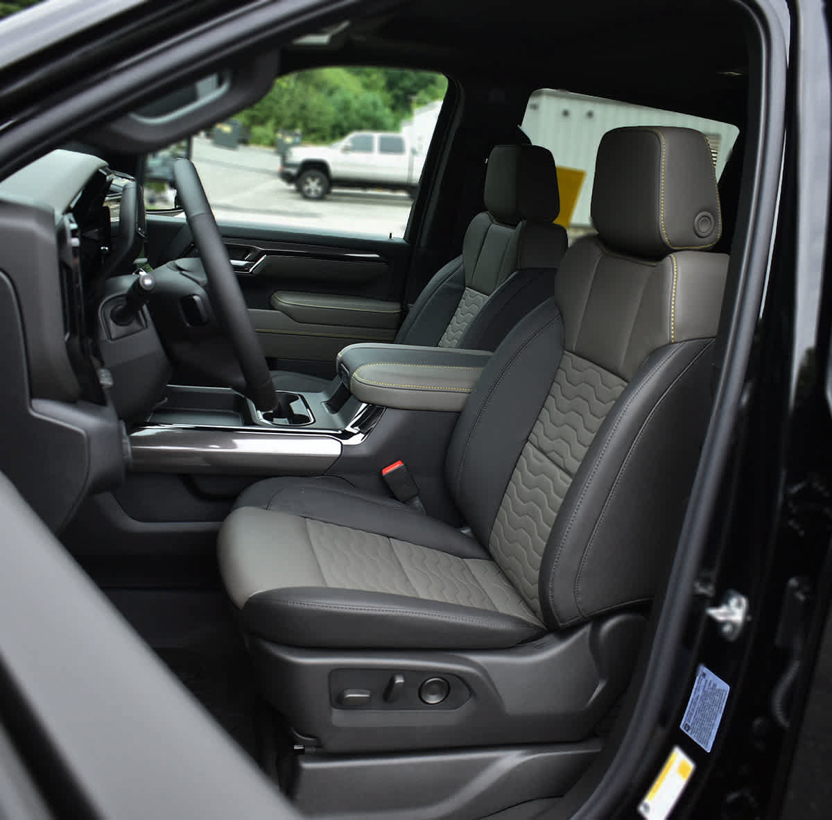 New 2026 Chevrolet Silverado 2500 ZR2 w/ LPO, Dark Essentials Package AWD/4WD image 16