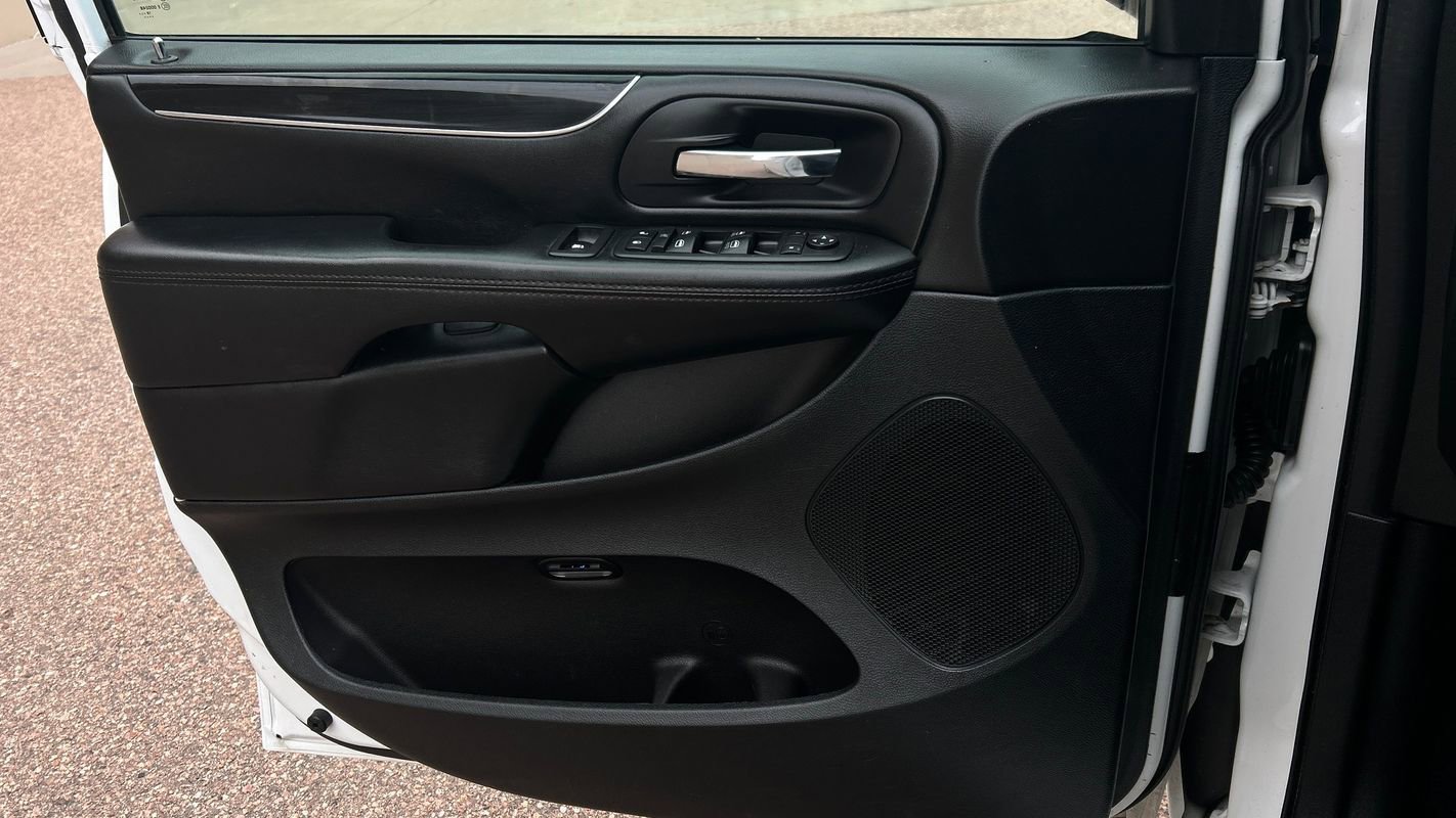 Used 2019 Dodge Grand Caravan SE FWD image 24