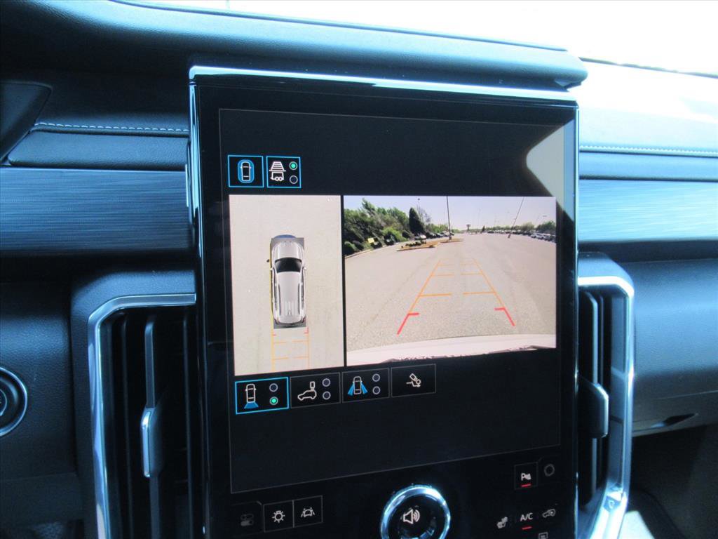 Used 2025 GMC Acadia Elevation image 29