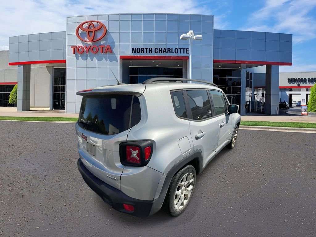 Used 2017 Jeep Renegade Latitude image 9