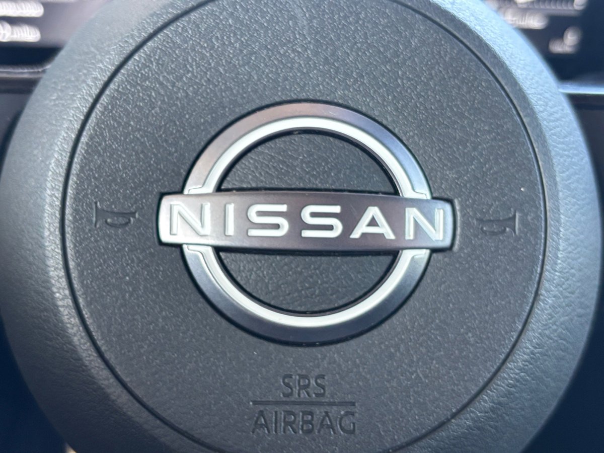 Used 2025 Nissan Kicks SR image 12
