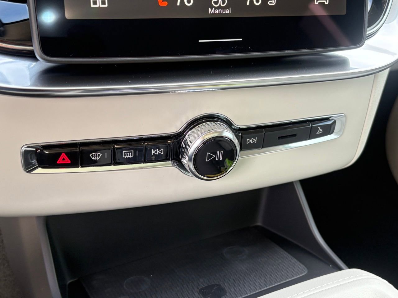 New 2026 Volvo XC90 B6 Ultra w/ Protection Package Premier AWD/4WD image 16