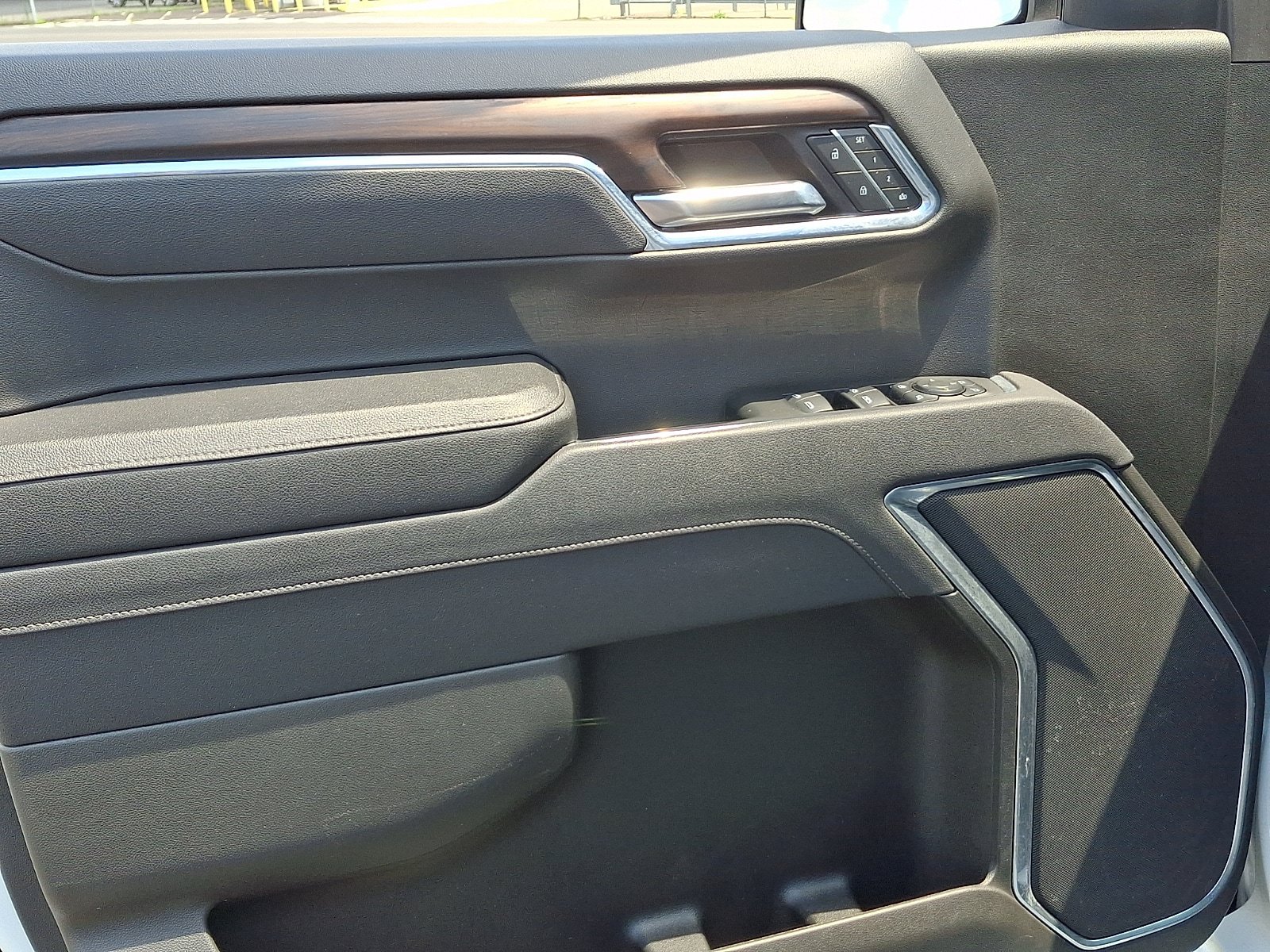 Used 2025 GMC Sierra 1500 SLT AWD/4WD image 12