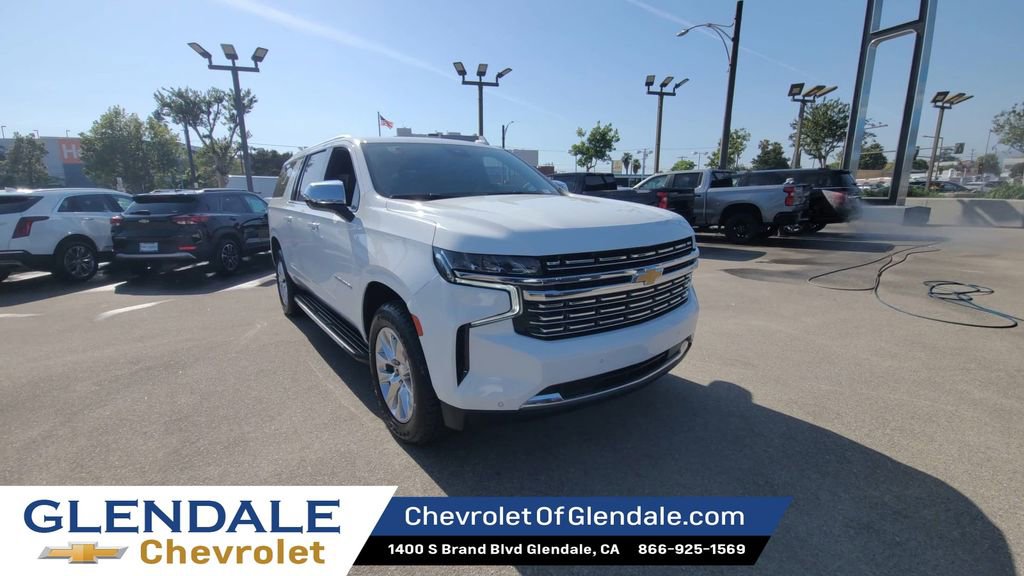 Used 2023 Chevrolet Suburban Premier image 2