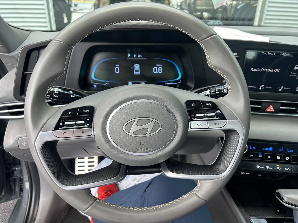 Used 2025 Hyundai Elantra Sport FWD image 16