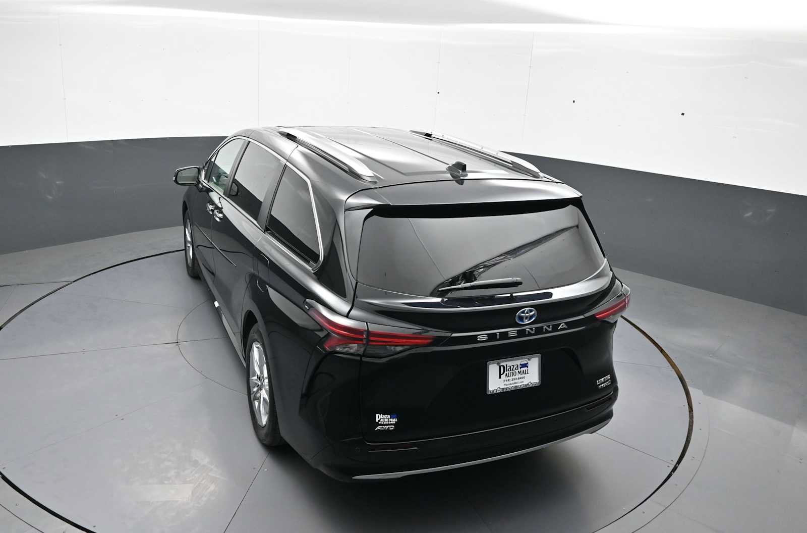 Used 2024 Toyota Sienna Limited AWD/4WD image 41