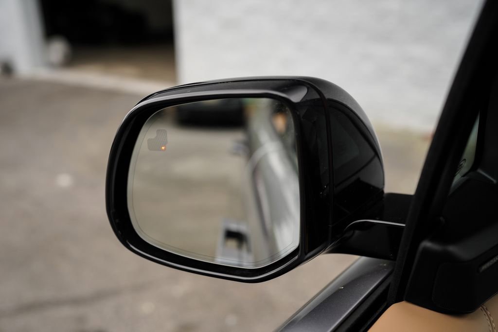 Used 2023 Land Rover Range Rover SE image 38