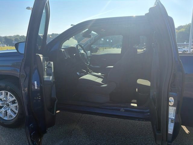 Used 2022 Nissan Frontier SV RWD image 6