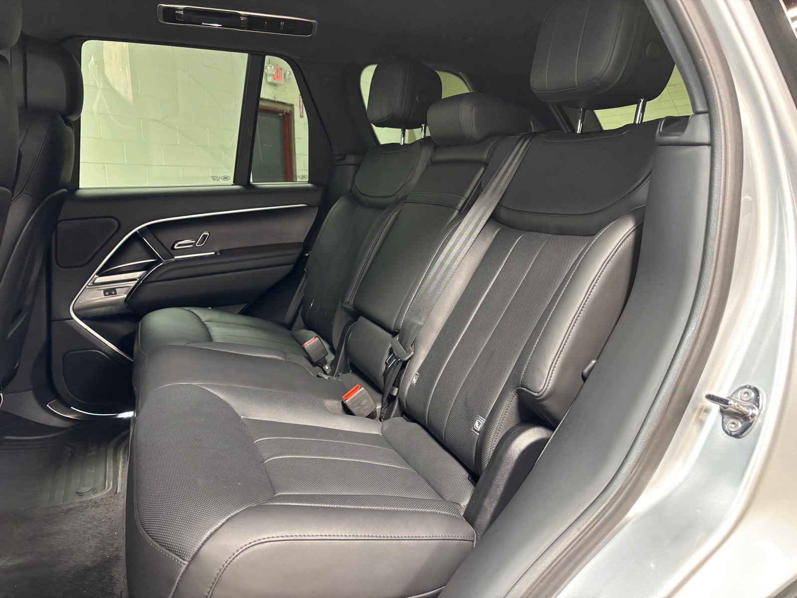 Used 2025 Land Rover Range Rover SE AWD/4WD image 28