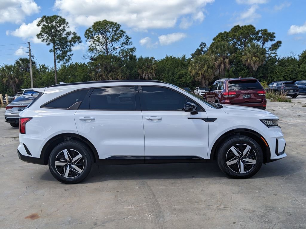 Certified 2023 Kia Sorento EX w/ Panoramic Sunroof Package image 10
