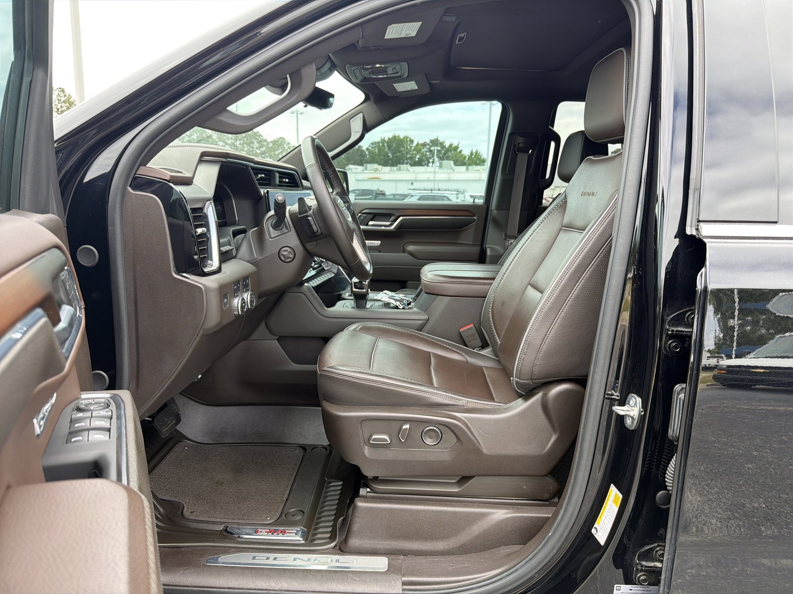 Used 2024 GMC Sierra 1500 Denali w/ Technology Package AWD/4WD image 16