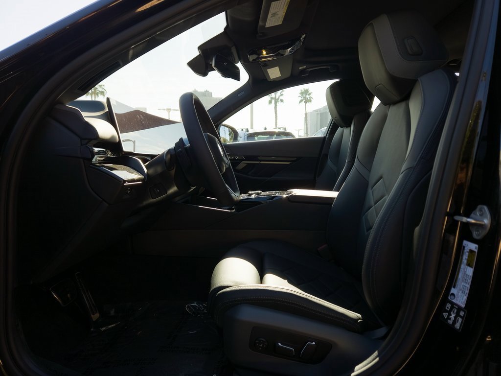 New 2026 BMW 530i xDrive w/ M Sport Package image 10