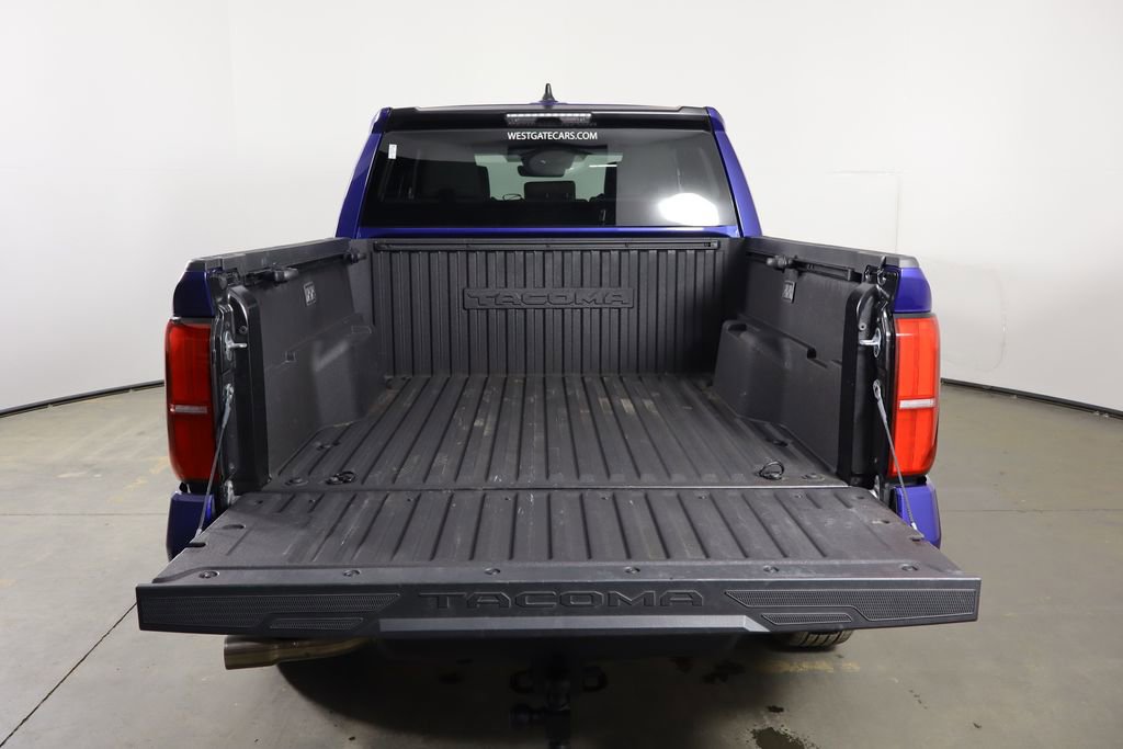 Used 2025 Toyota Tacoma SR5 AWD/4WD image 18