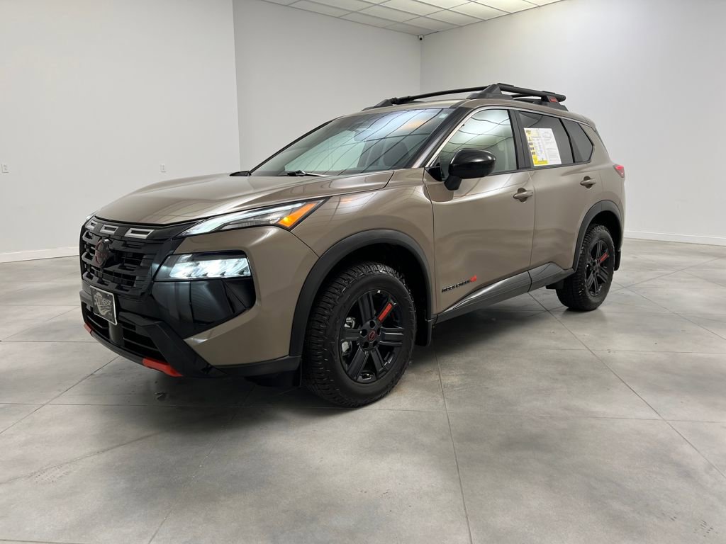 Used 2025 Nissan Rogue SV image 3