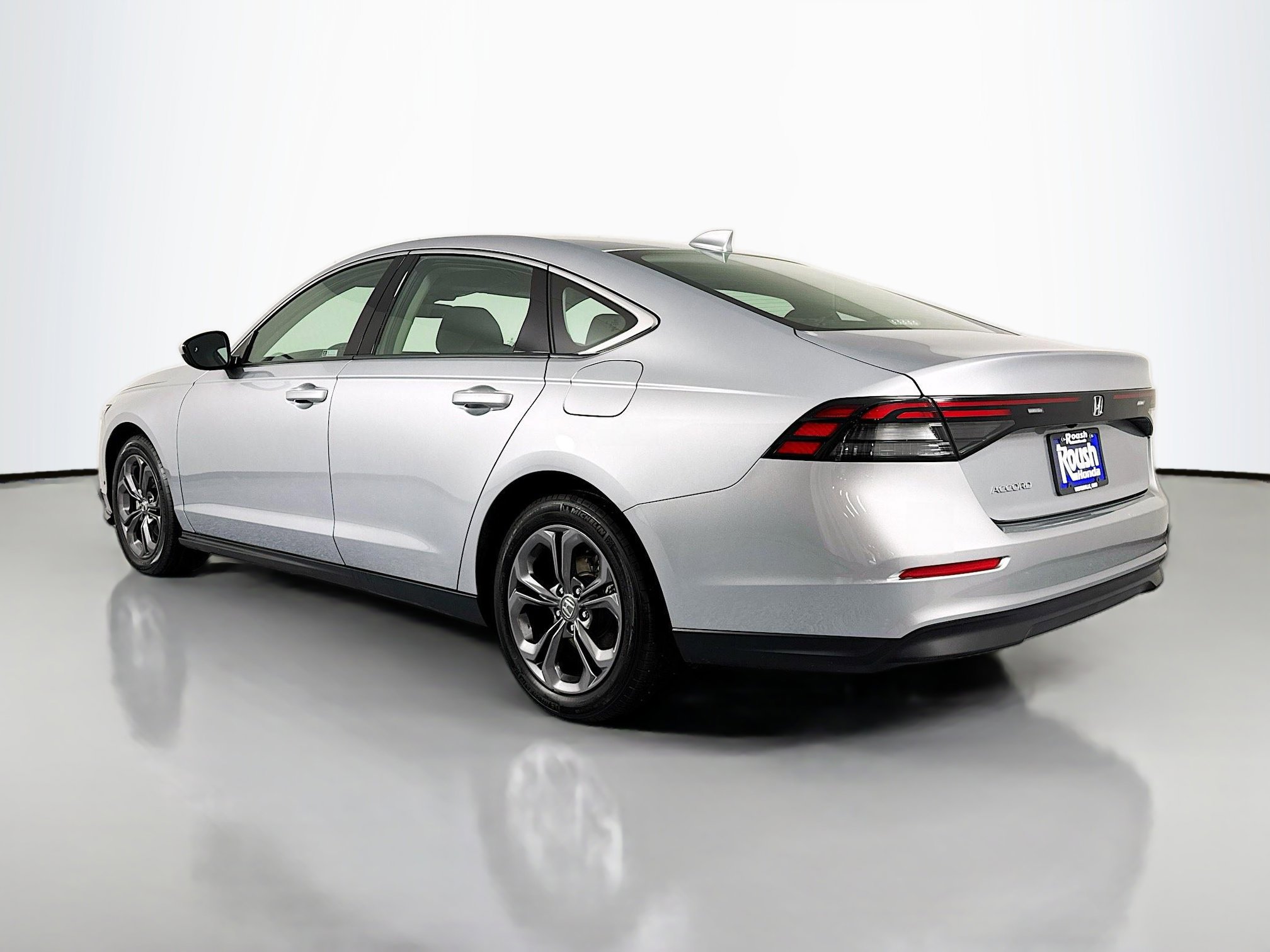 Certified 2023 Honda Accord EX image 7