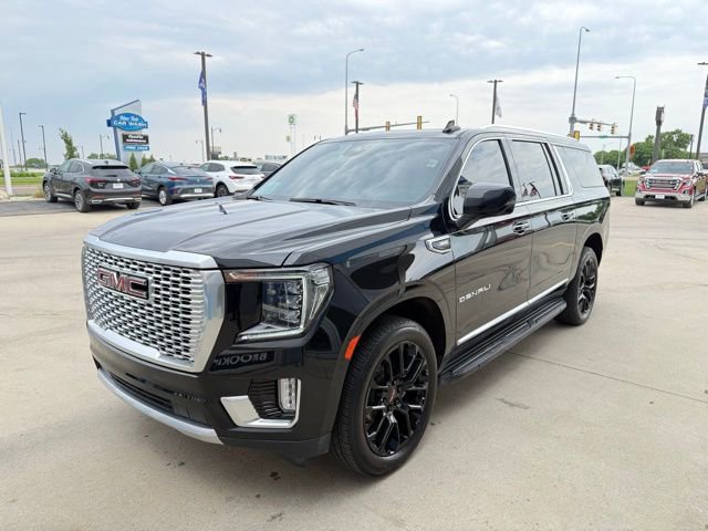Used 2023 GMC Yukon XL Denali image 31