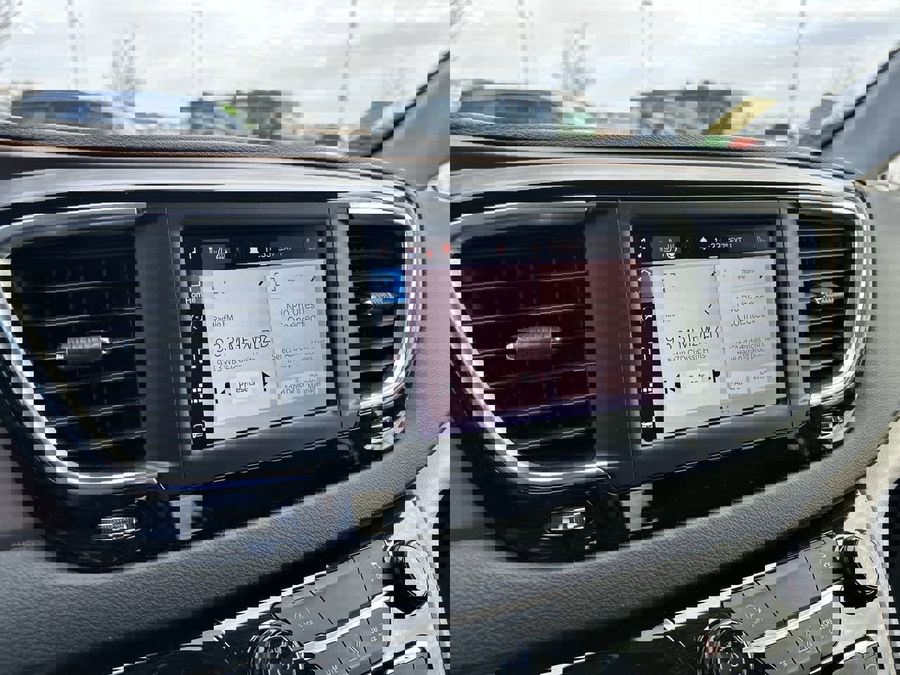 Used 2023 Chrysler Voyager LX image 26