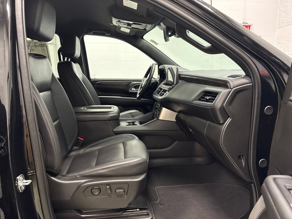 Used 2024 Chevrolet Suburban Z71 w/ Luxury Package AWD/4WD image 33