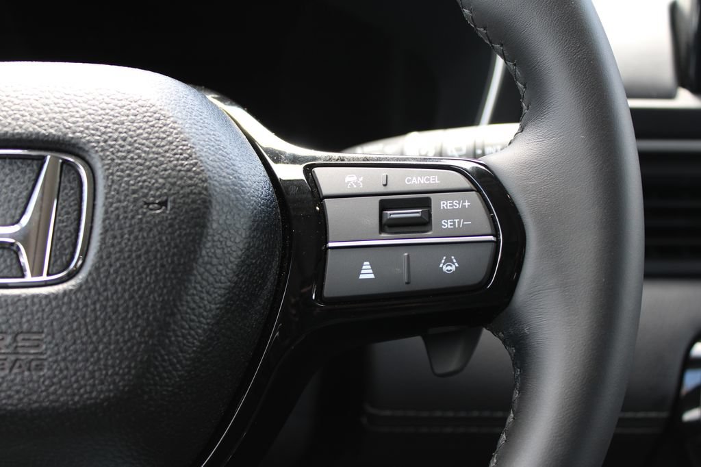 Certified 2025 Honda Pilot Touring image 23