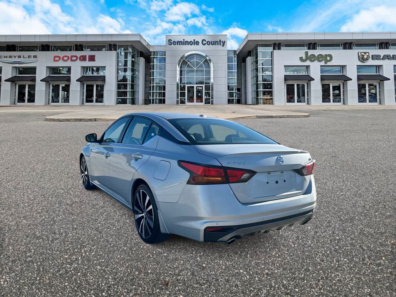 Used 2020 Nissan Altima 2.5 SR w/ Premium Package FWD image 6