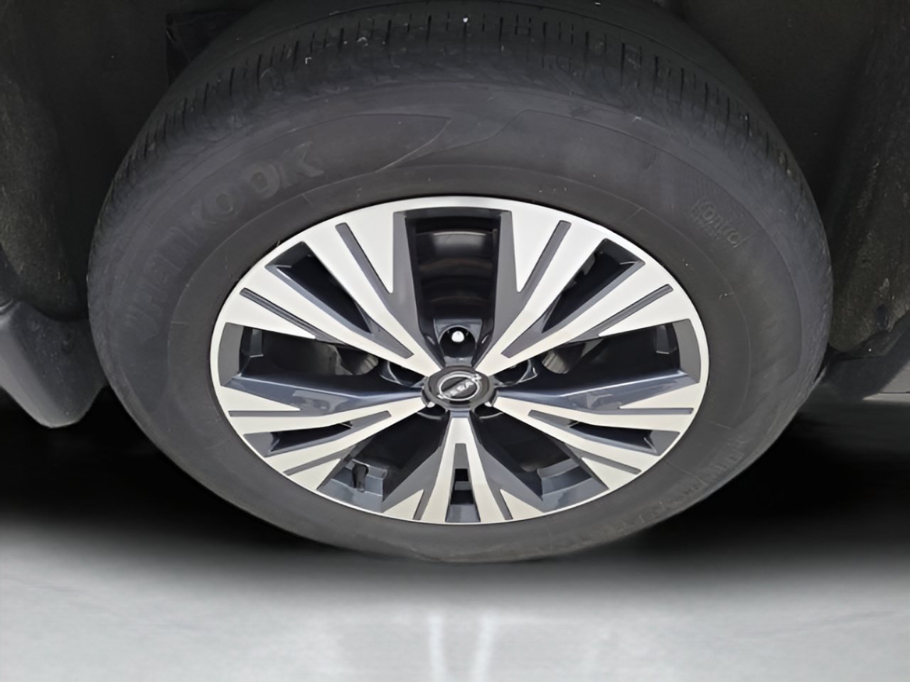 Used 2023 Nissan Rogue SV AWD/4WD image 13
