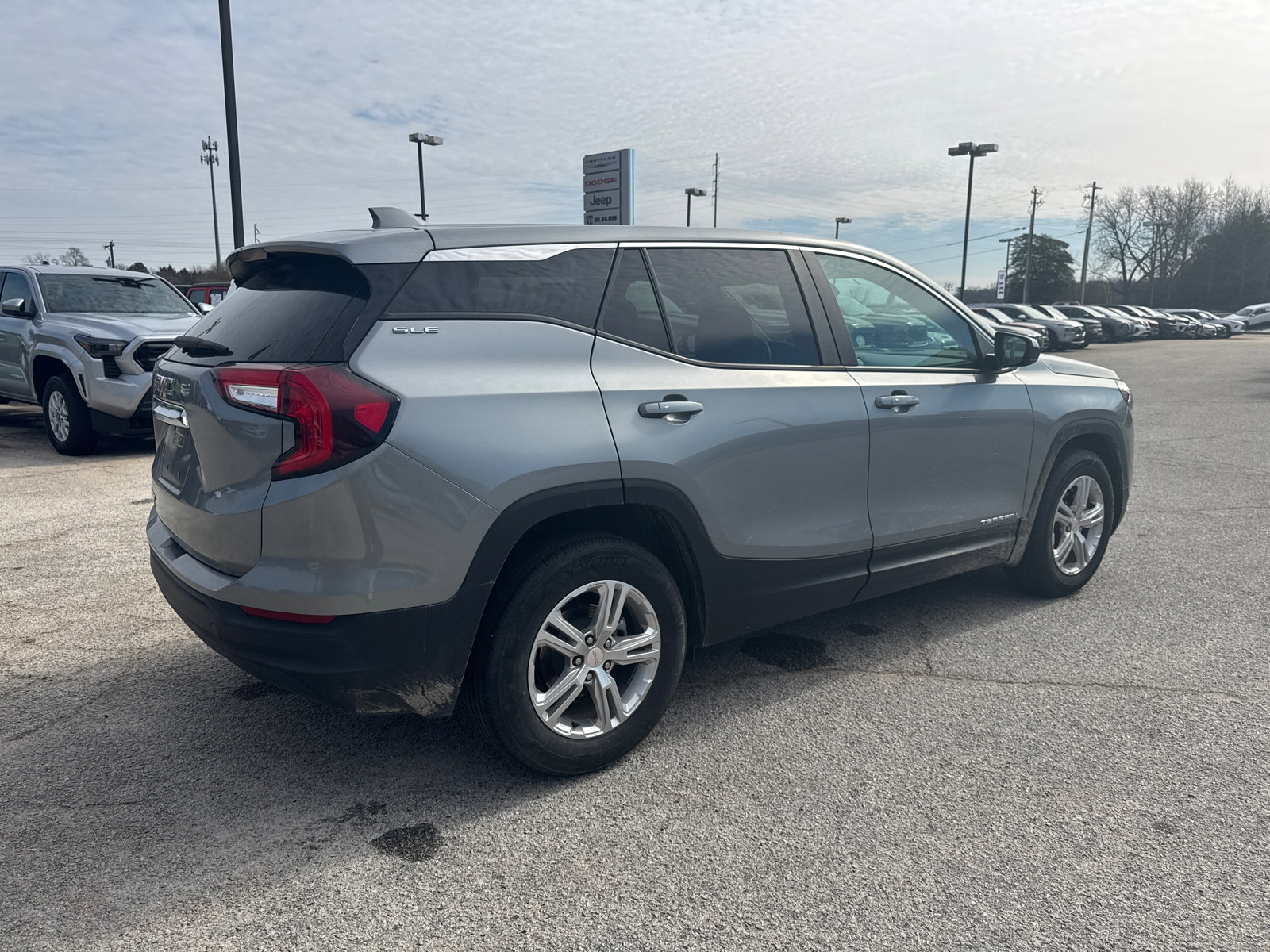 Used 2024 GMC Terrain SLE image 5