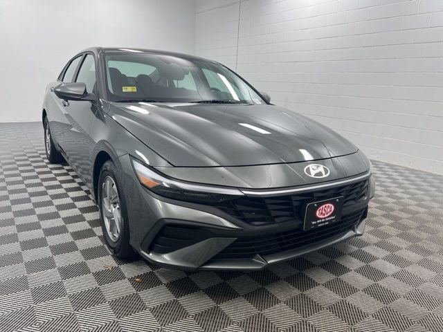 Used 2025 Hyundai Elantra SE