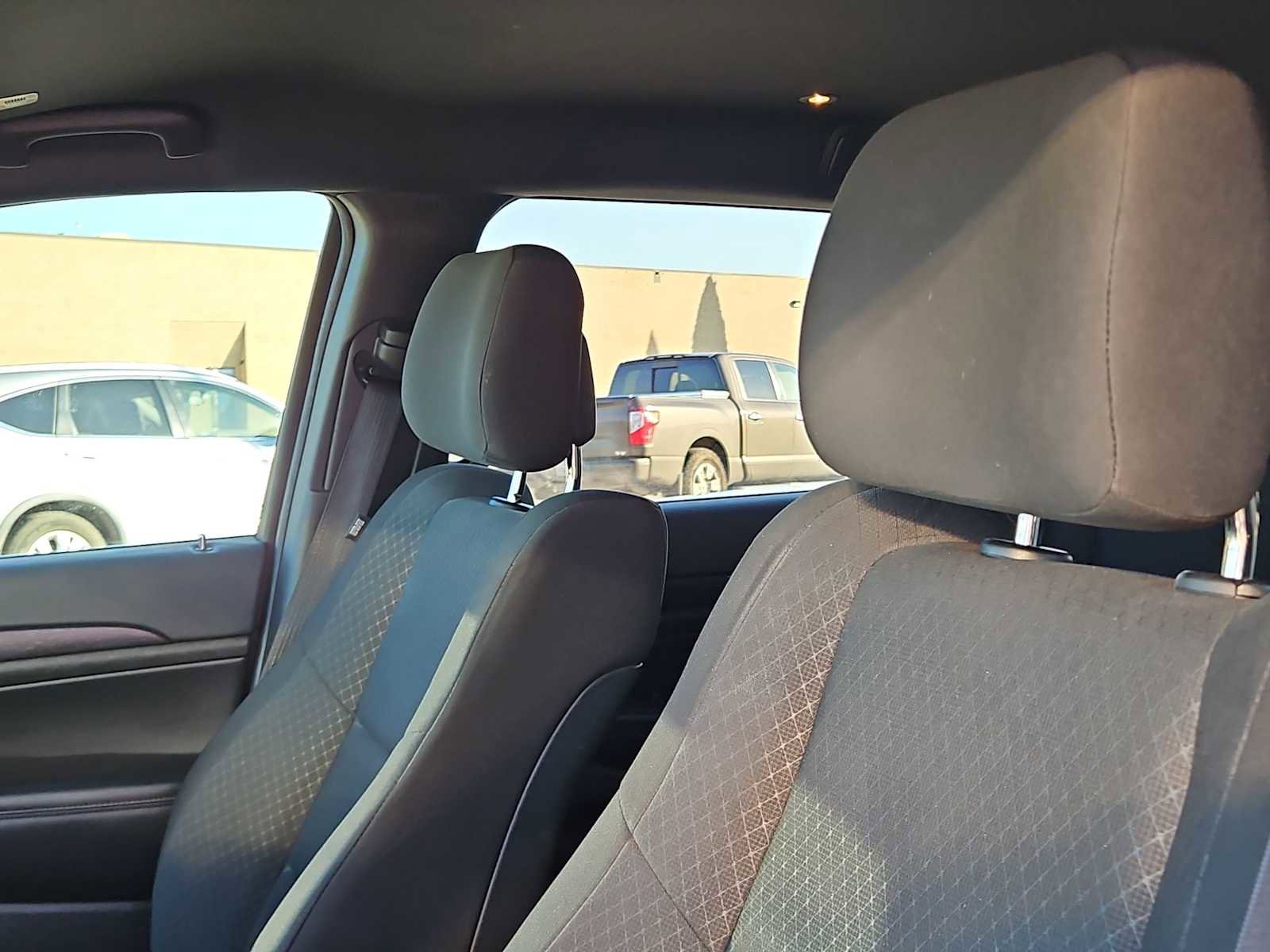 Used 2018 Jeep Grand Cherokee Laredo RWD image 15