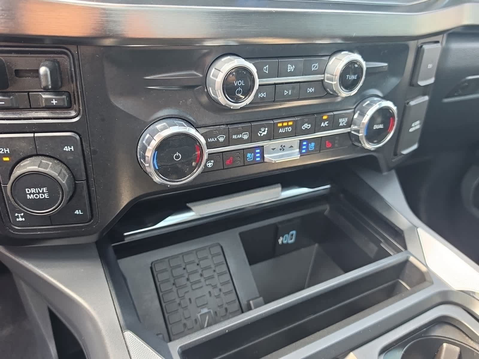 Used 2024 Ford F250 Lariat w/ Lariat Ultimate Package AWD/4WD image 32