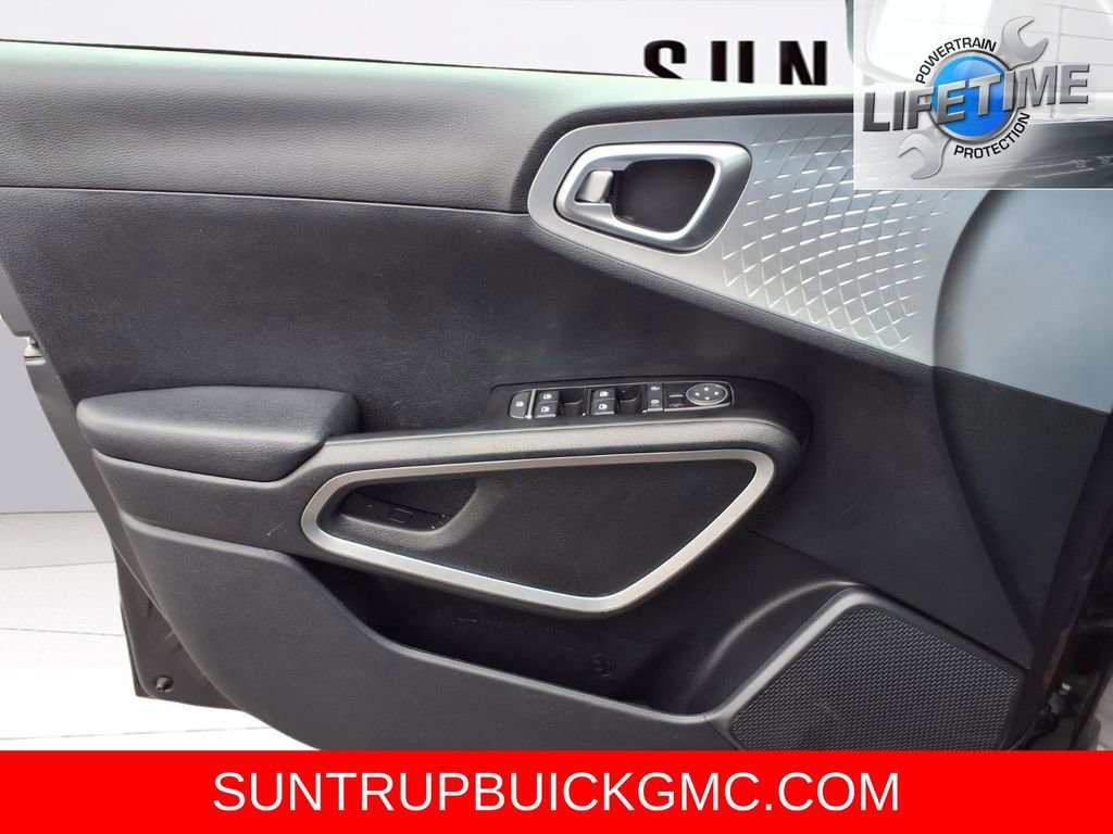 Used 2024 Kia Soul LX w/ Option Group 015 image 22