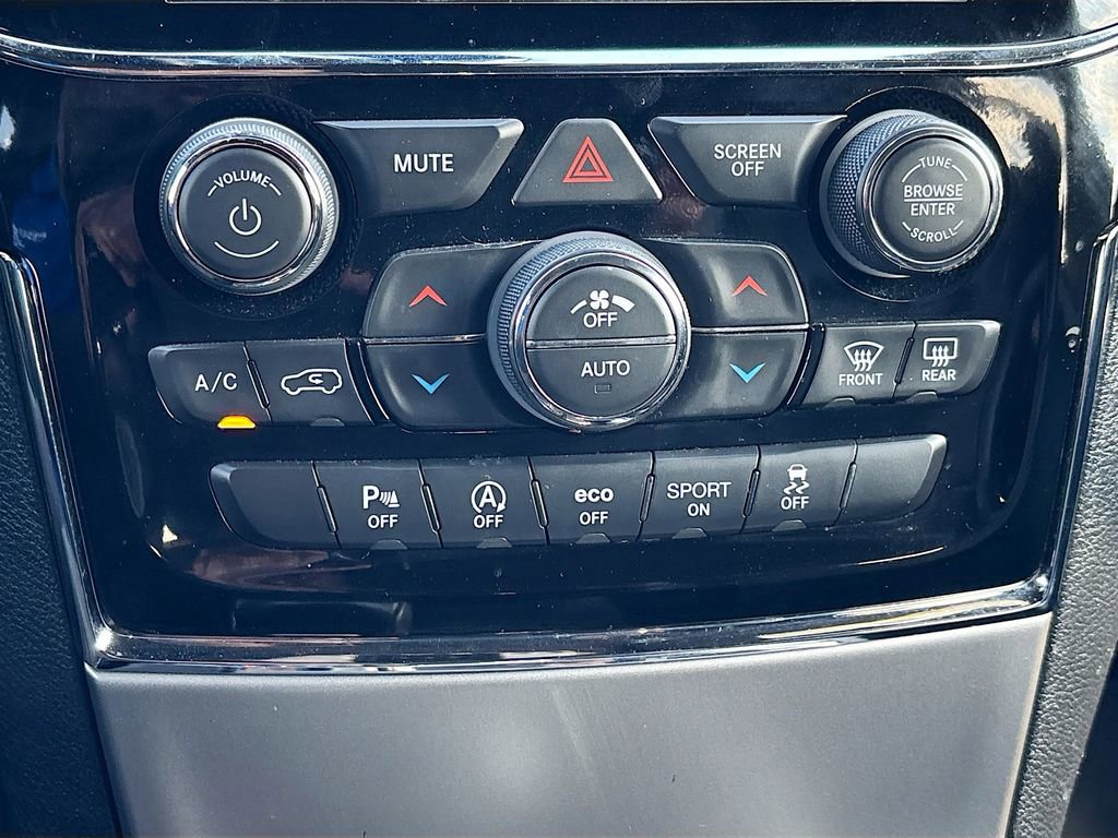 Used 2020 Jeep Grand Cherokee Limited image 16