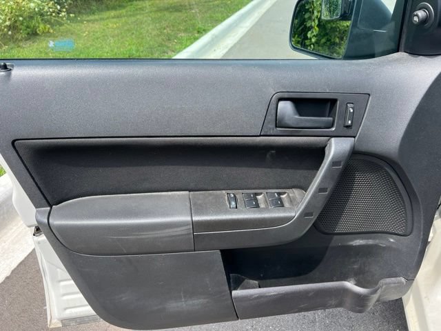 Used 2010 Ford Focus SE FWD image 14