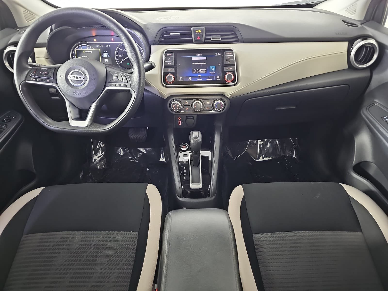Used 2022 Nissan Versa SV w/ Trunk Package FWD image 11