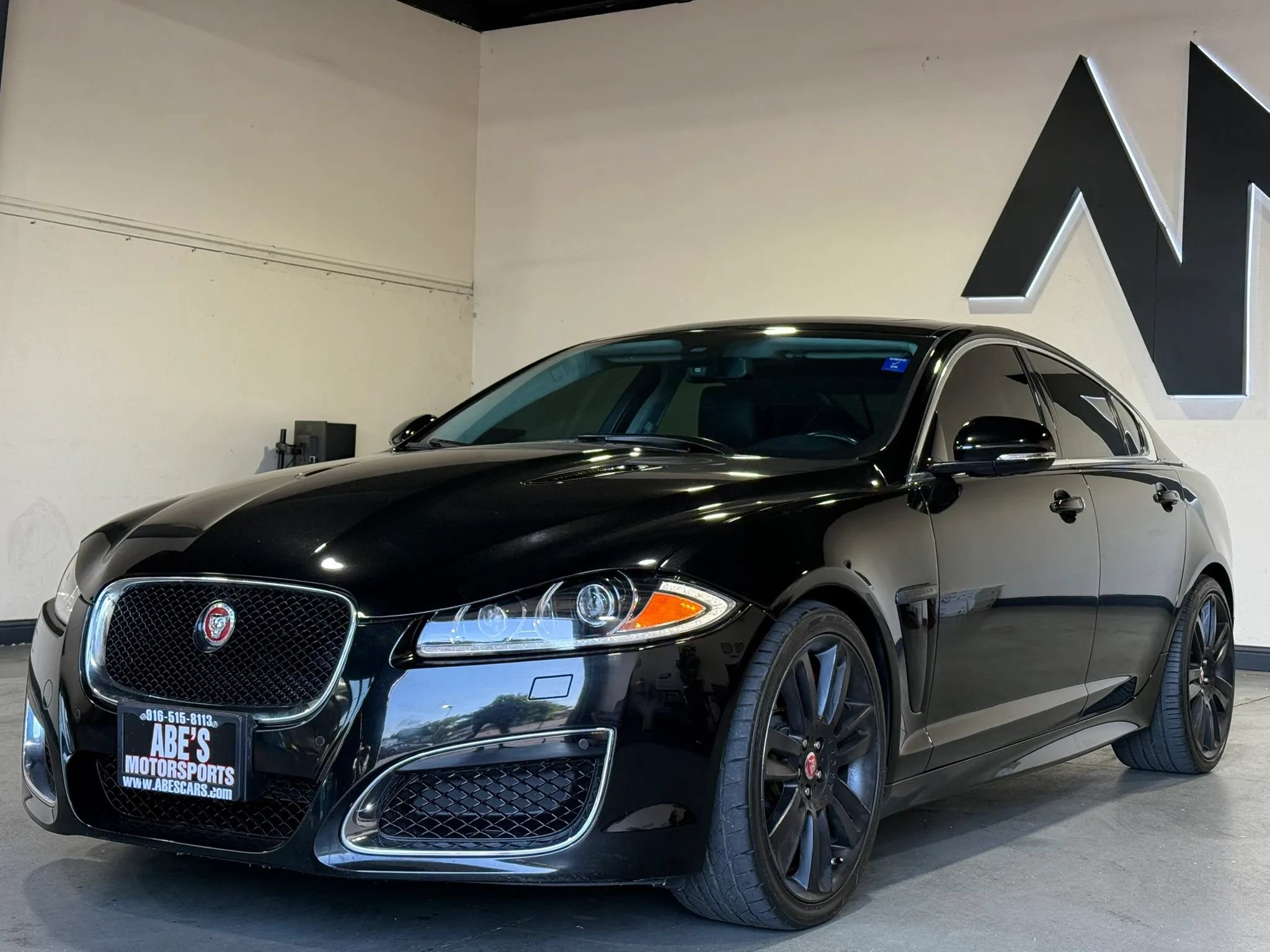 Used 2014 Jaguar XF R RWD image 1